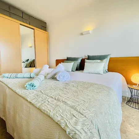 Gaivota - Beach 300m - Pool - Private Parking Apartment